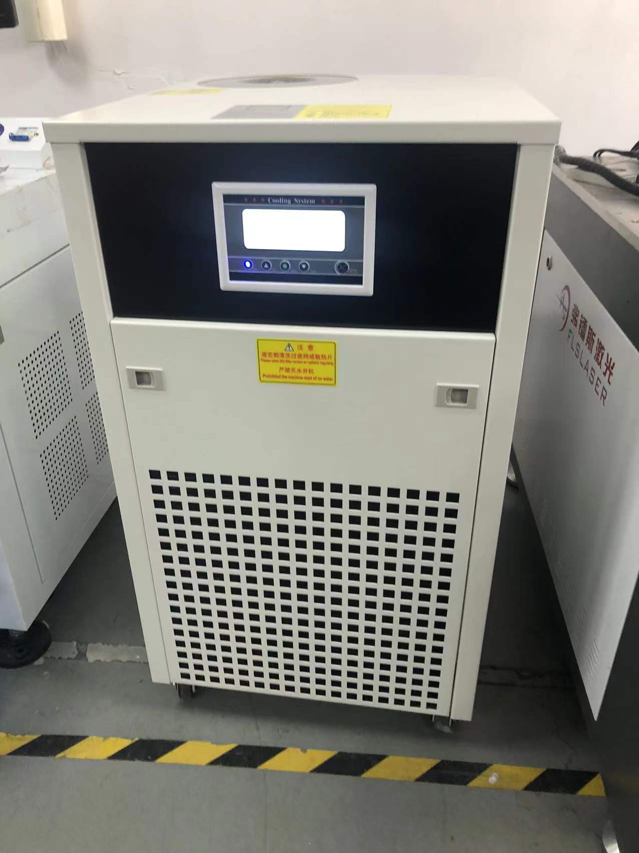 中国顶部自动激光焊接机1500W(图2)